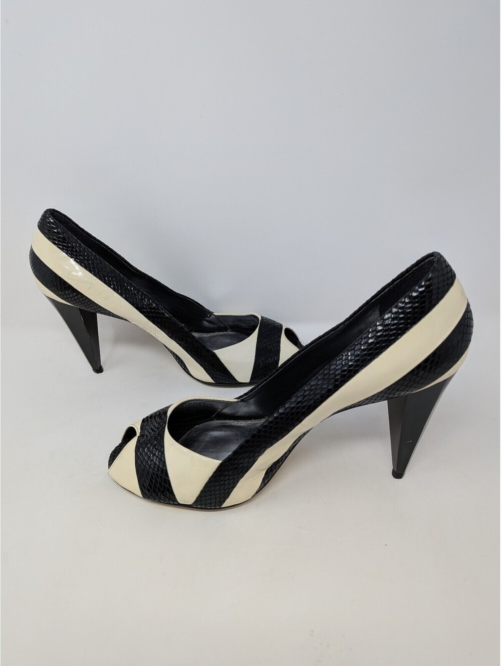 Vince Camuto Women's Size 9B Black Ivory Snakeskin Peep Toe High Heel Pumps